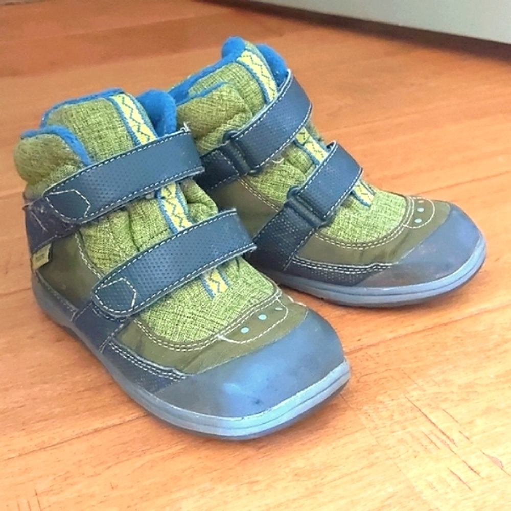 Waterproof & Insulated hightop sneakers.